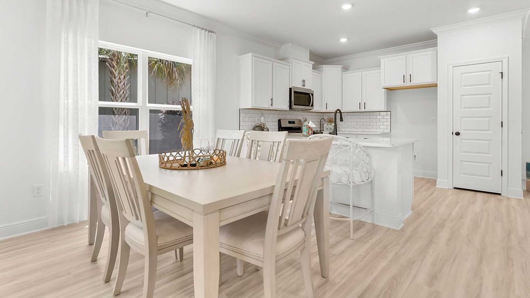 Furnished interior view inside a new home in Colonial East, Panama City Beach (Image 10).