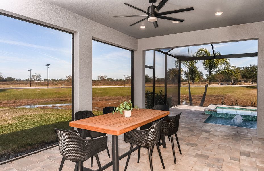 Spacious Covered Lanai