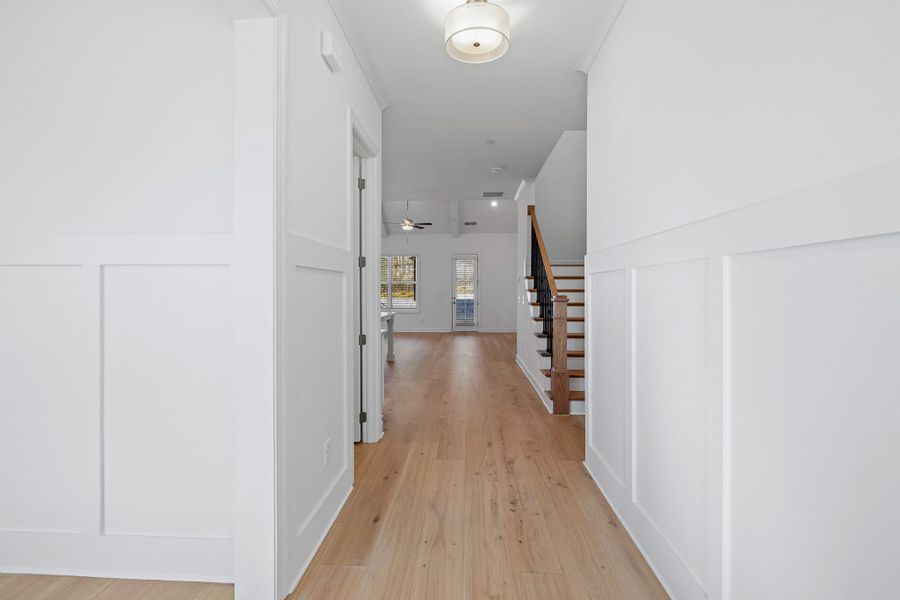 Inviting entryway foyer