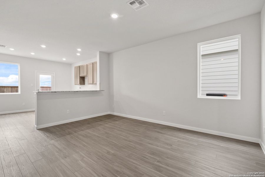 Spacious, unfurnished interior of a new home in Dauer Ranch, New Braunfels (Image 26). Spacious, unfurnished interior of a new home in Dauer Ranch, New Braunfels (Image 26).
