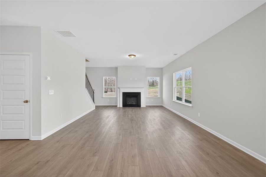 Spacious, unfurnished interior of a new home in Jones Ridge, Dallas (Image 27).