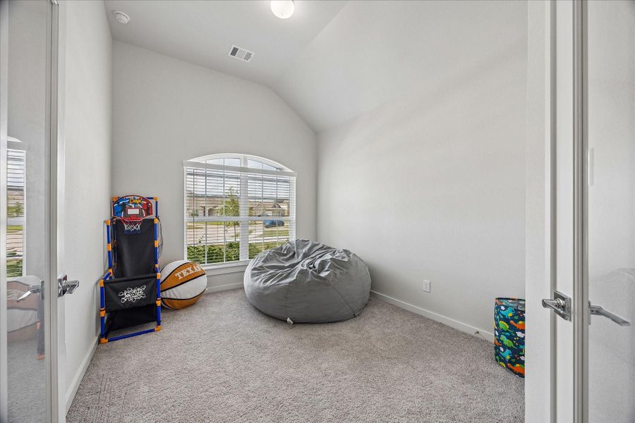 Furnished interior view inside a new home in Sierra Vista, Iowa Colony (Image 12).