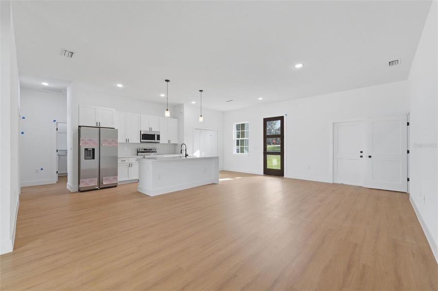 Spacious, unfurnished interior of a new home in , Ocala (Image 22).