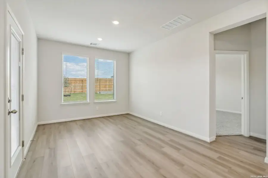 Spacious, unfurnished interior of a new home in , San Antonio (Image 24).