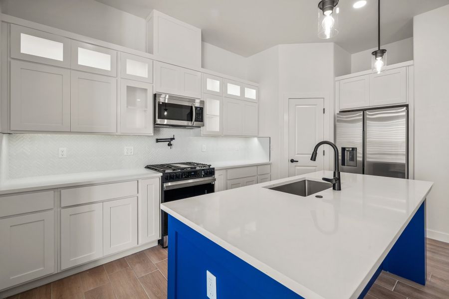 Furnished interior view inside a new home in Tierra Del Este 90, El Paso (Image 10).