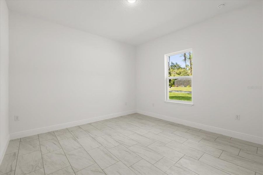 Spacious, unfurnished interior of a new home in , Citrus Springs (Image 28).