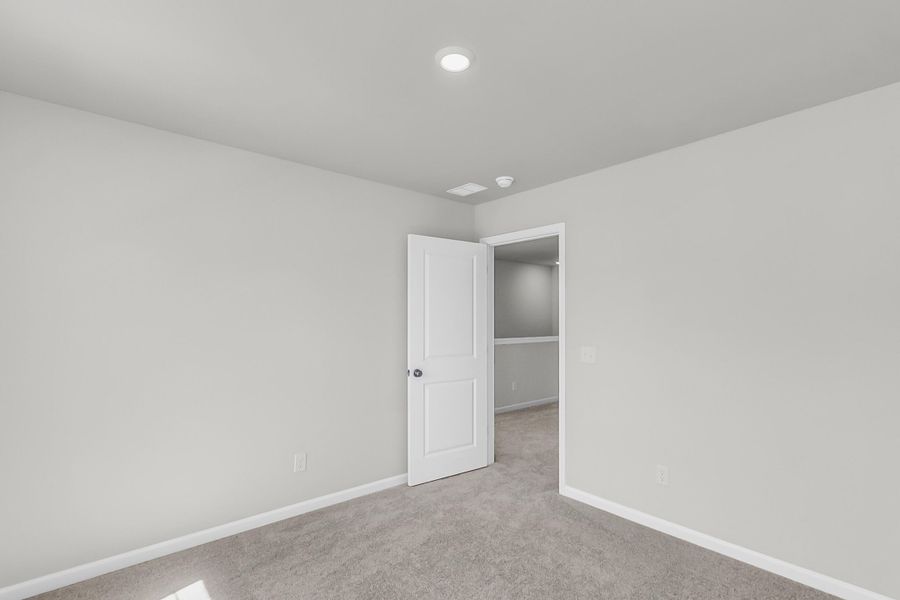 Spacious, unfurnished interior of a new home in Central Creek, Goose Creek (Image 24).