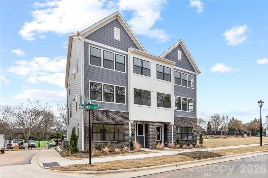 Low Maintenance 3 Story End Unit Townhome in Ballantyne