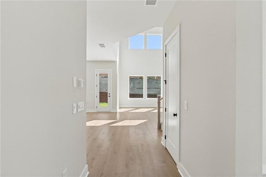 Spacious, unfurnished interior of a new home in Settingdown Farms, Cumming (Image 17).
