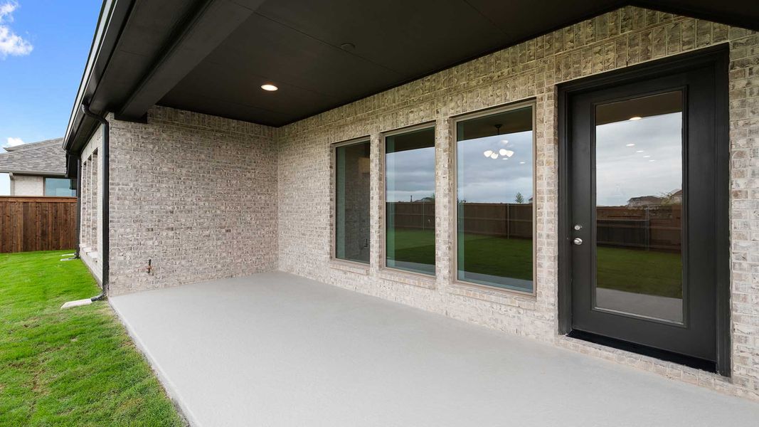 Exterior details and patio area of a home in Meraki, Forney (Image 3).