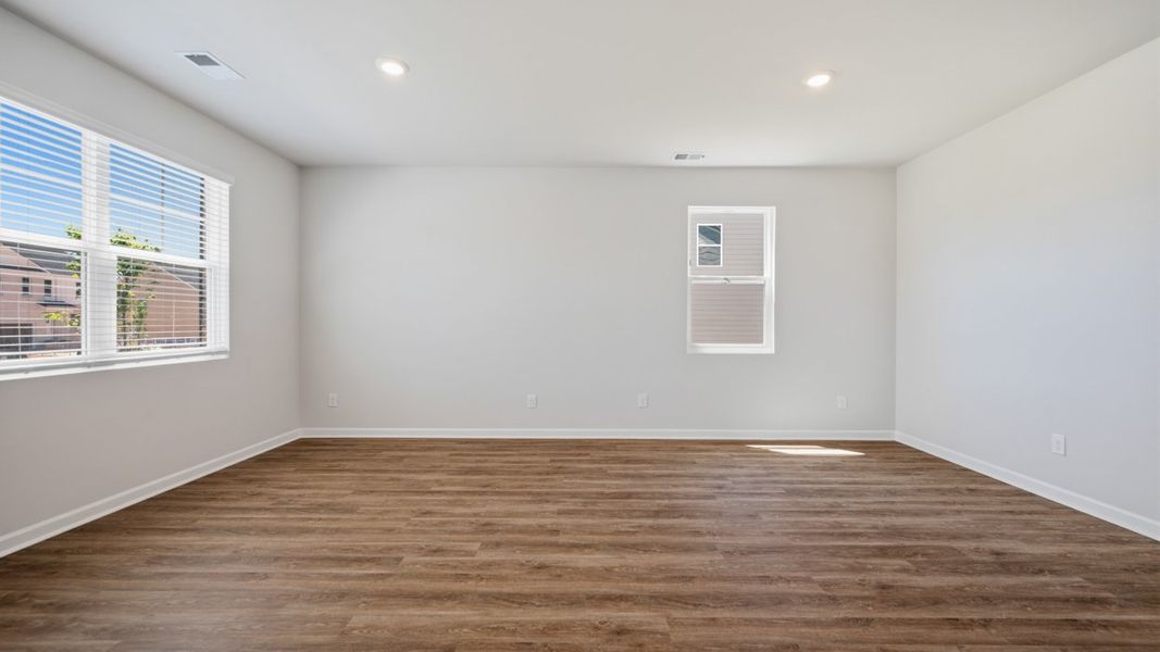 Spacious, unfurnished interior of a new home in Brooks Station, Dacula (Image 16).