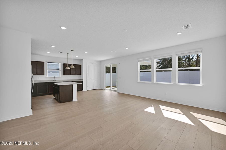 Spacious, unfurnished interior of a new home in Murray Farms, Middleburg (Image 21).