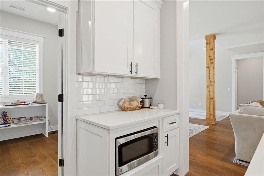 Furnished interior view inside a new home in , Jasper (Image 5).