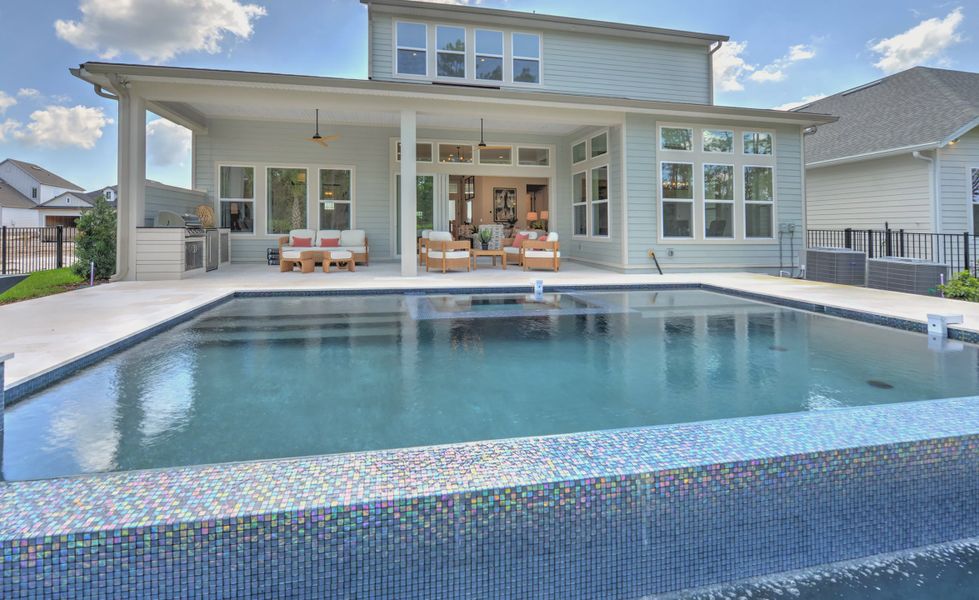 Exterior details and patio area of a home in Seven Pines, Jacksonville (Image 24).