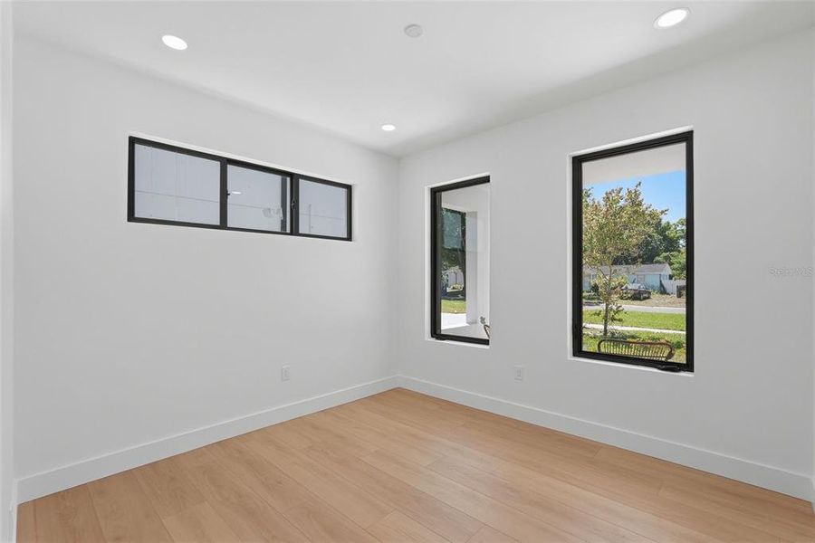 Spacious, unfurnished interior of a new home in , St. Petersburg (Image 23).