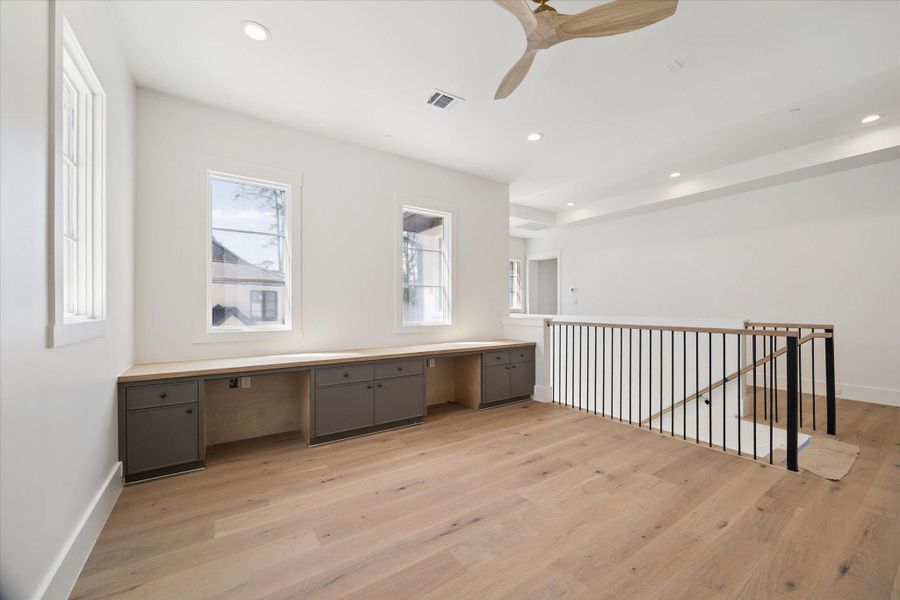 Many opportunities for work/office space - kids homework area, or flex space. Many opportunities for work/office space - kids homework area, or flex space.