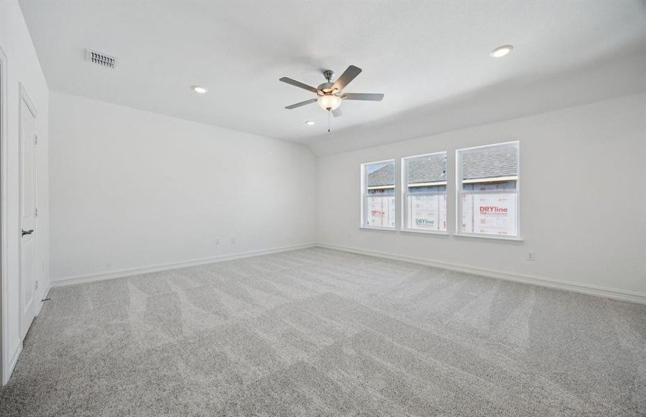 Light-filled game room providing additional living space Light-filled game room providing additional living space