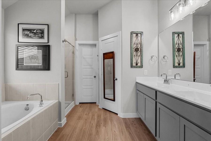 Furnished interior view inside a new home in Mustang Crossing, Alvin (Image 19).