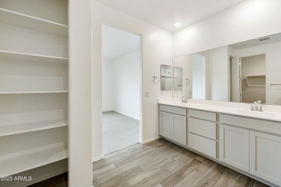 OWNER'S BATH OWNER'S BATH