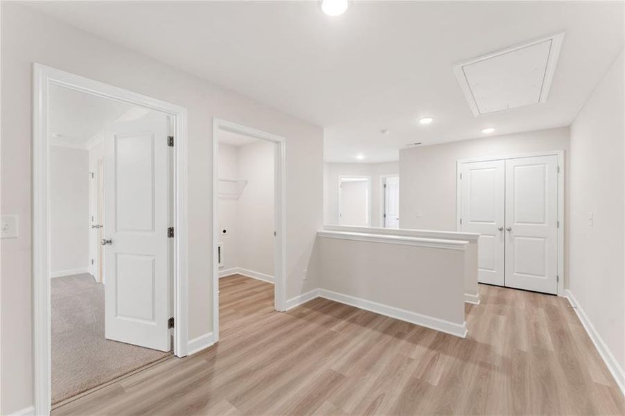 Spacious, unfurnished interior of a new home in Cherokee Township, Acworth (Image 25).