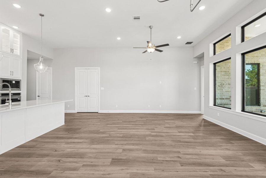 Spacious, unfurnished interior of a new home in Kresston, Magnolia (Image 33). Spacious, unfurnished interior of a new home in Kresston, Magnolia (Image 33).