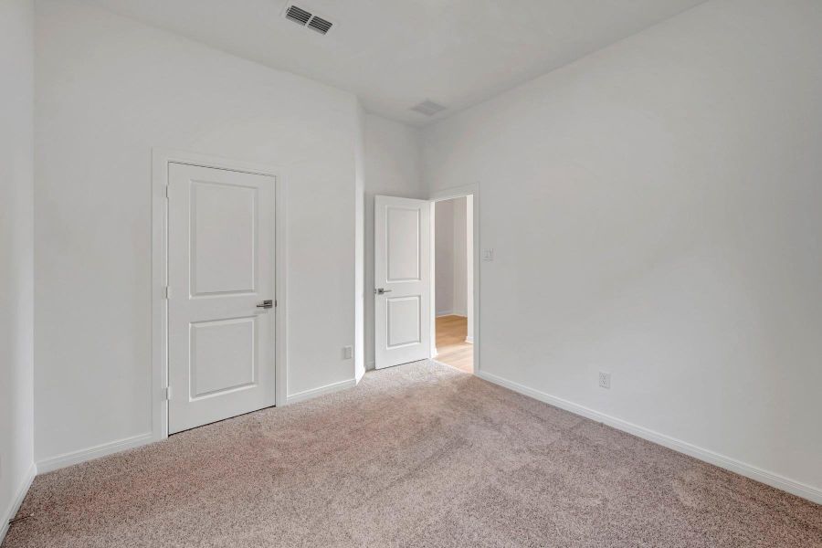 Spacious, unfurnished interior of a new home in Beacon Point at Lago Mar 50’ Homesites, Texas City (Image 21).