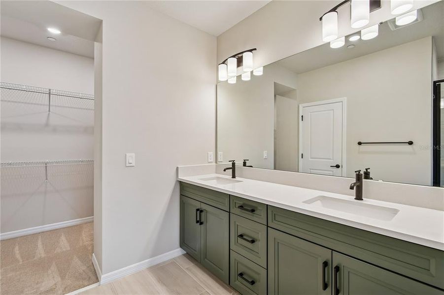 Furnished interior view inside a new home in , Orlando (Image 8).