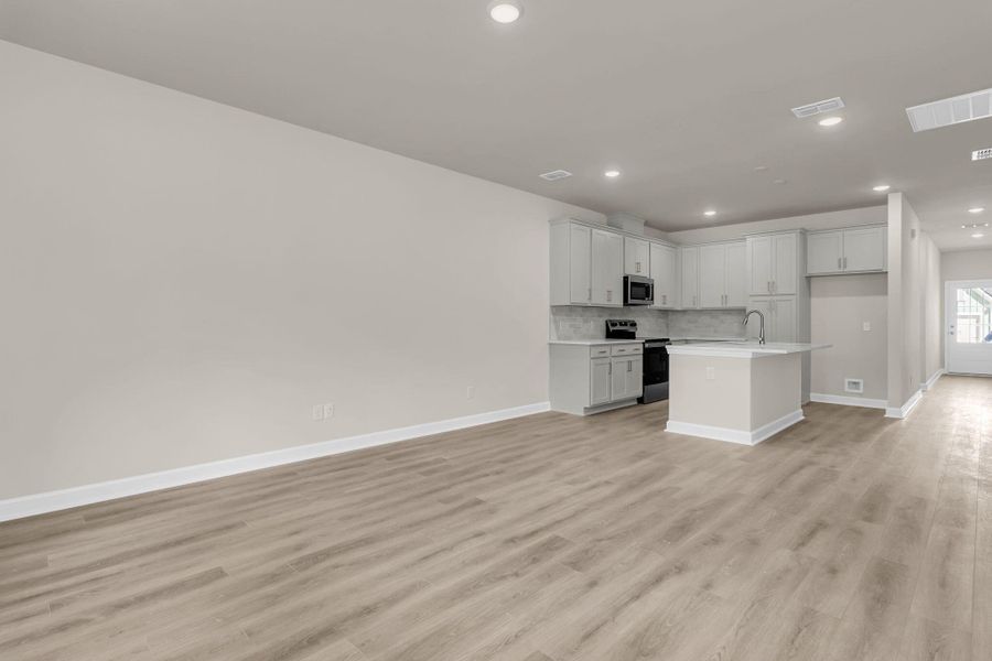 Spacious, unfurnished interior of a new home in , Ravenel (Image 27).