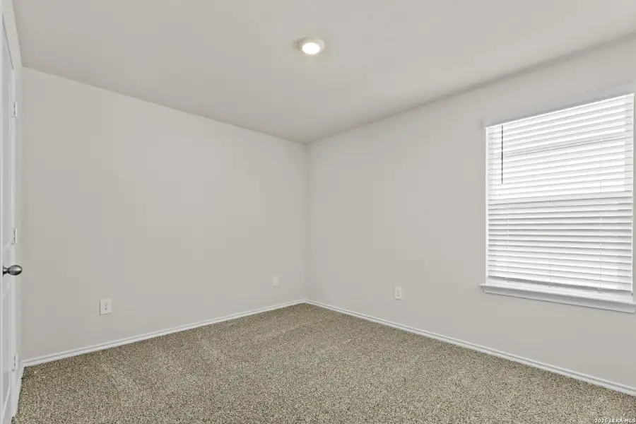 Spacious, unfurnished interior of a new home in Laurel Vistas, San Antonio (Image 13).