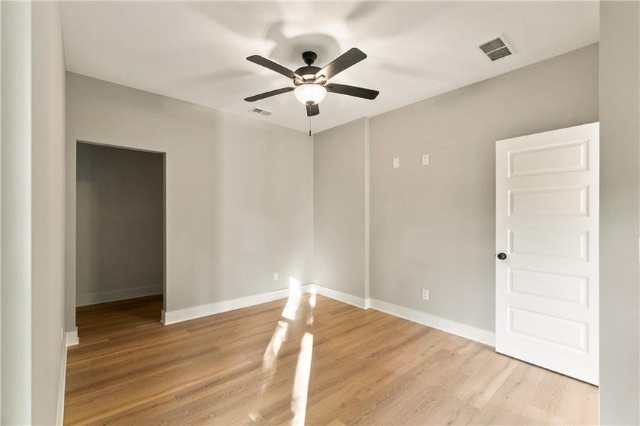 Spacious, unfurnished interior of a new home in , Jasper (Image 44).