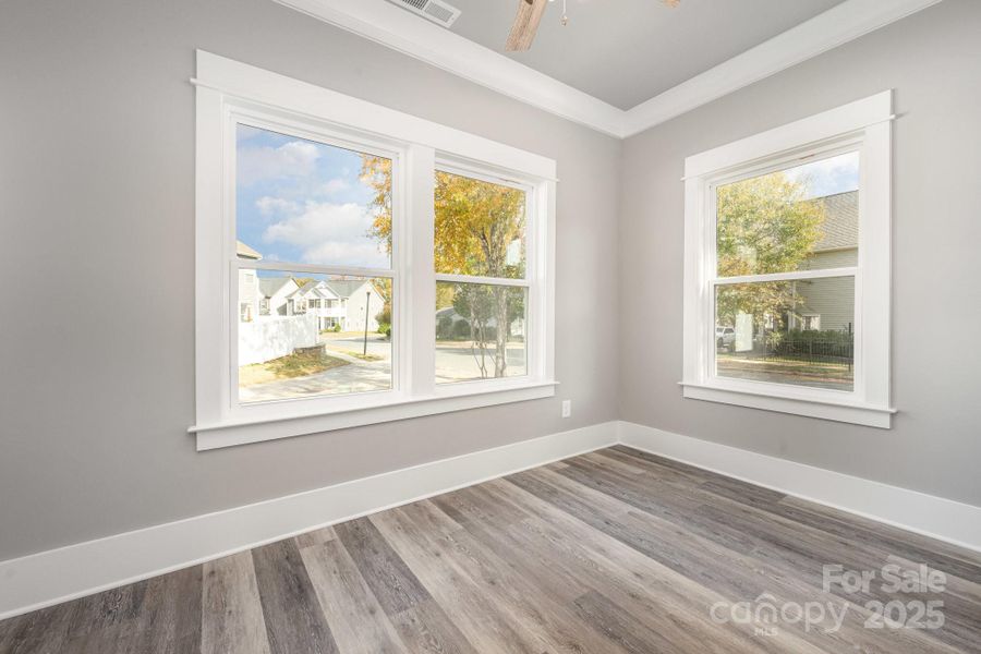 Office/flex room off kitchen