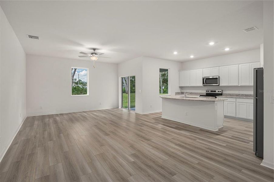 Spacious, unfurnished interior of a new home in Poinciana, Poinciana (Image 11).