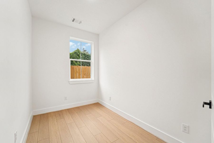 Spacious, unfurnished interior of a new home in , Houston (Image 35).