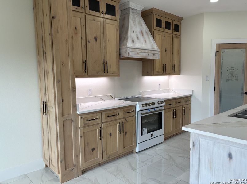 Furnished interior view inside a new home in , Uvalde (Image 11).