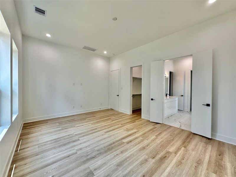 Spacious, unfurnished interior of a new home in , Missouri City (Image 27). Spacious, unfurnished interior of a new home in , Missouri City (Image 27).