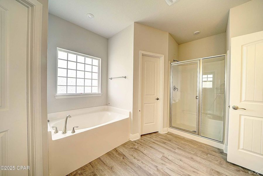 Spacious, unfurnished interior of a new home in Cedar Creek at Deerpoint Lake, Panama City (Image 10). Spacious, unfurnished interior of a new home in Cedar Creek at Deerpoint Lake, Panama City (Image 10).