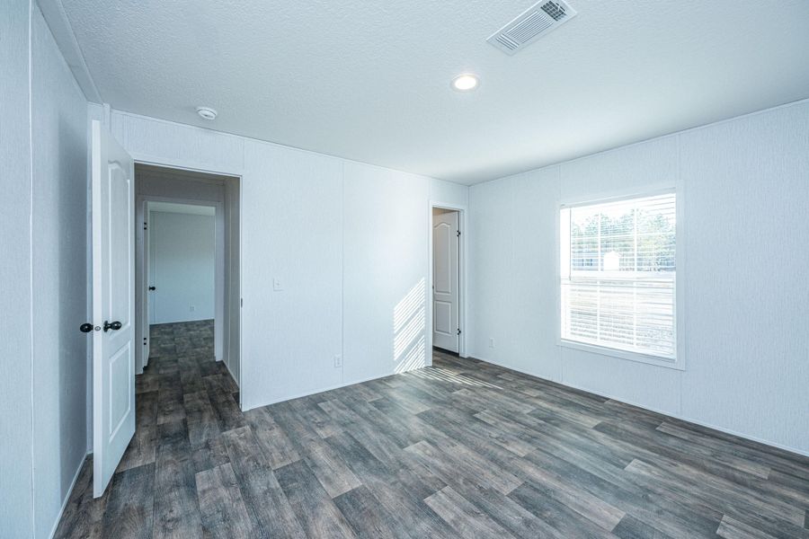 Spacious, unfurnished interior of a new home in , Pinopolis (Image 29).