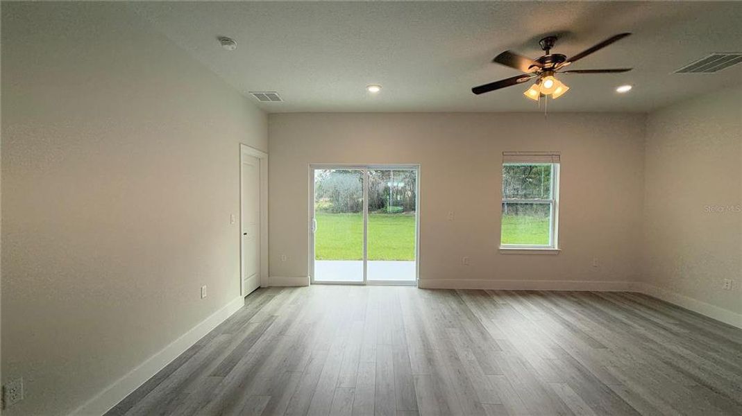 Spacious, unfurnished interior of a new home in , Ocala (Image 30).