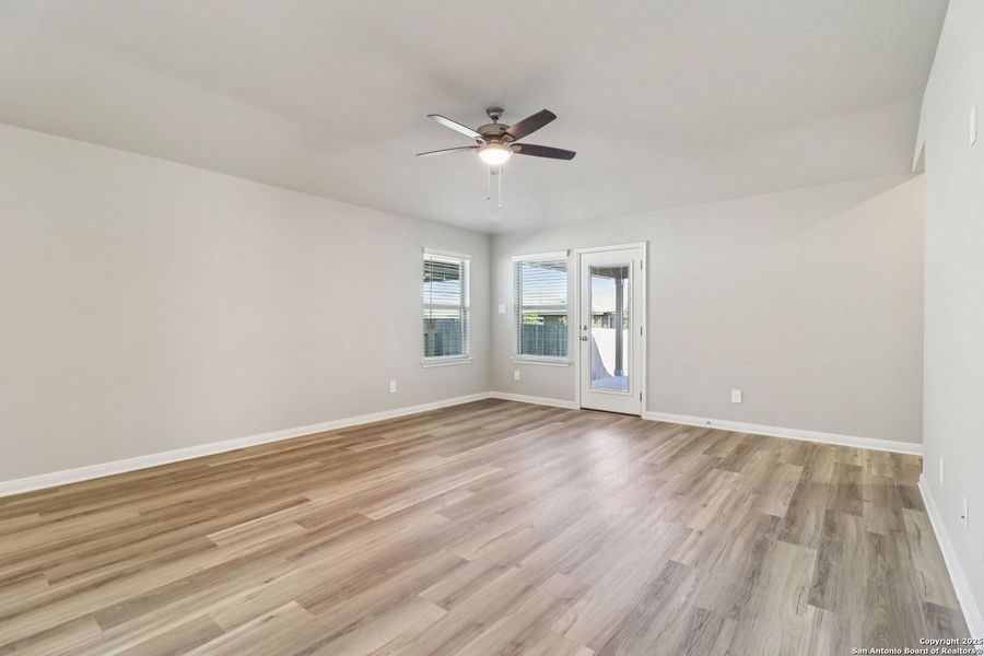 Spacious, unfurnished interior of a new home in Catalina, Converse (Image 18).