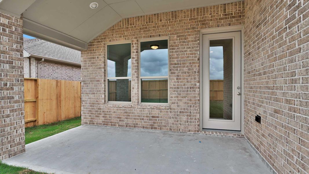Exterior details and patio area of a home in Meridiana, Manvel (Image 3).