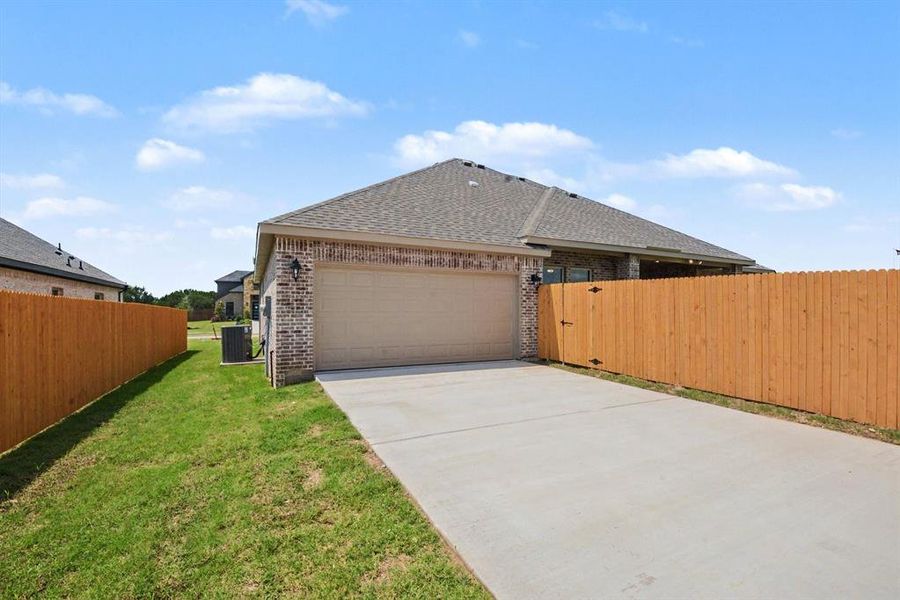 Exterior details and patio area of a home in Ten Mile Creek Estates, DeSoto (Image 20).