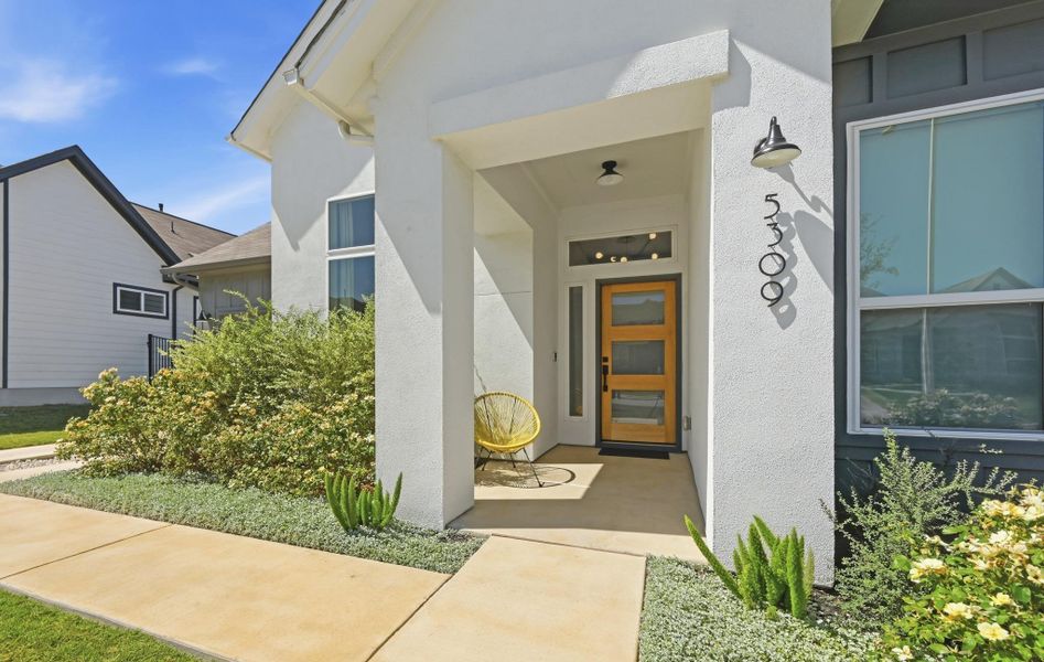 Exterior details and patio area of a home in Loyola, Austin (Image 26).