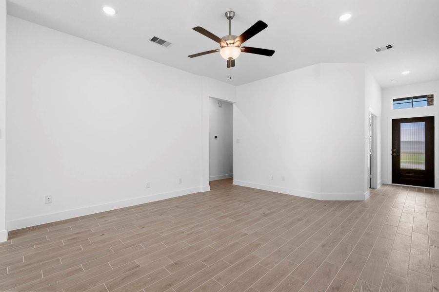 Spacious, unfurnished interior of a new home in Emory Glen, Magnolia (Image 14).