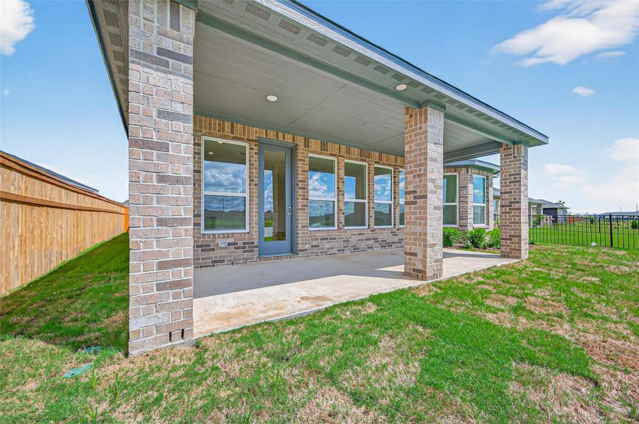 Exterior details and patio area of a home in 55+ Bonterra at Cross Creek Ranch 60s, Fulshear (Image 3). Exterior details and patio area of a home in 55+ Bonterra at Cross Creek Ranch 60s, Fulshear (Image 3).