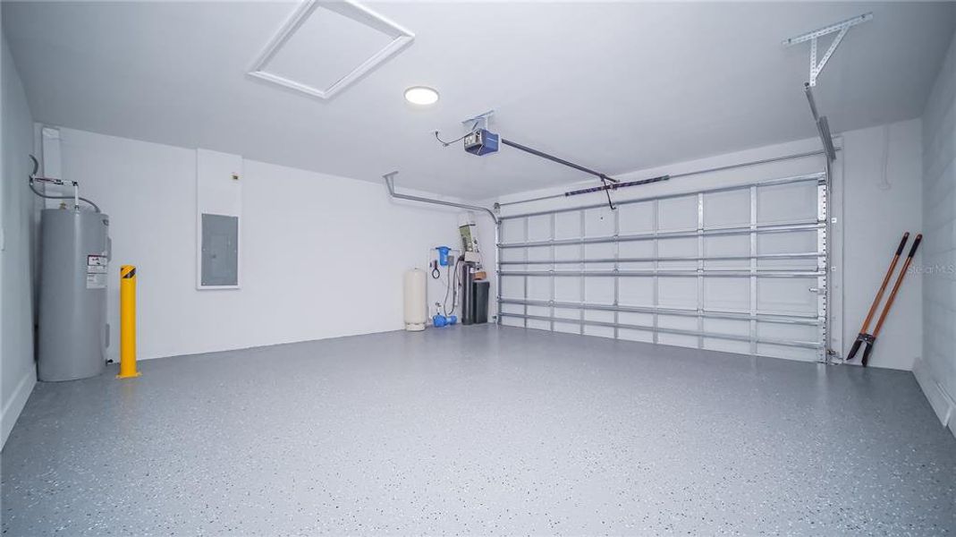 Spacious, unfurnished interior of a new home in , Palm Bay (Image 18).