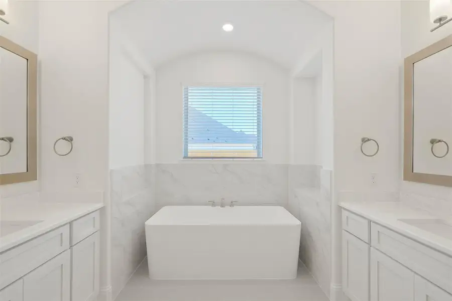 Image 5 of a home in .