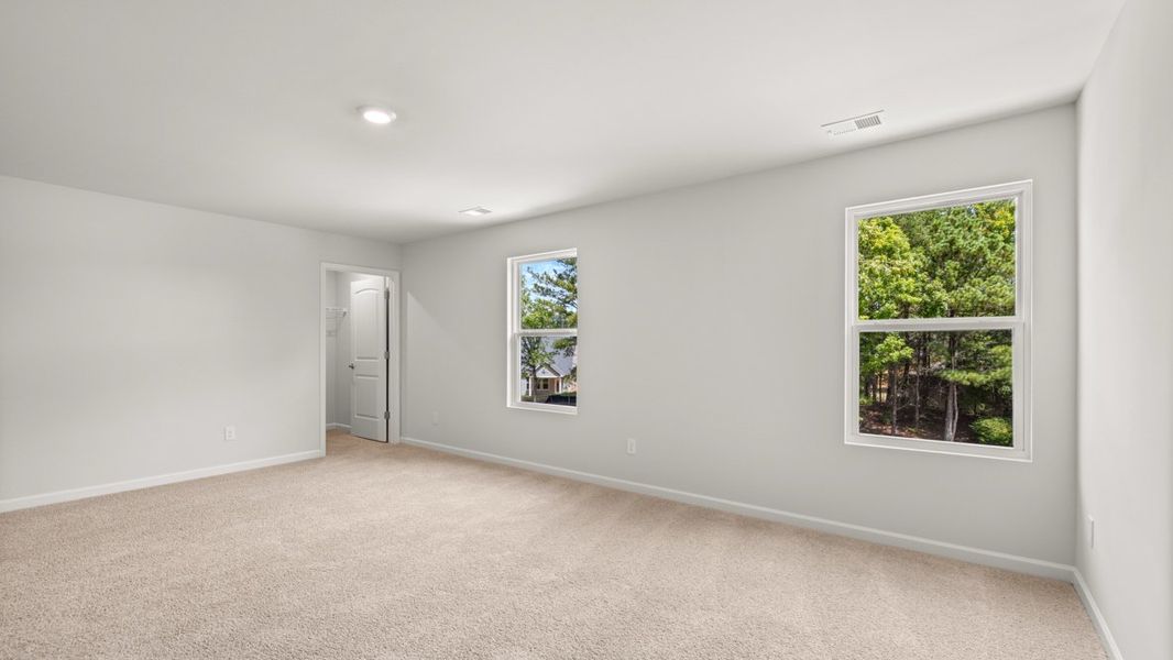 Representative unfurnished interior of a home built from the Salem by D.R. Horton in Fairway 17 at Mirror Lake, Villa Rica (Image 38).