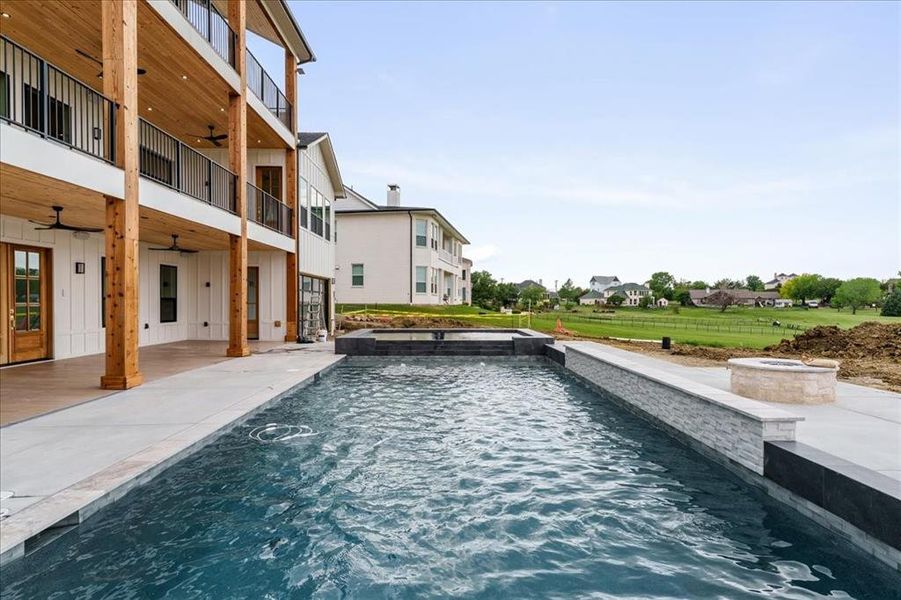 Heated pool and Spa with fire pit