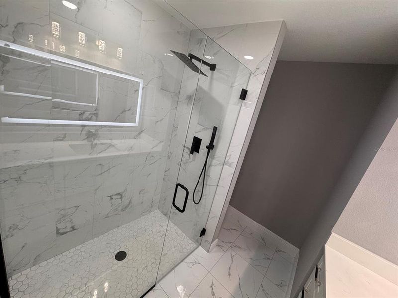 Close-up of interior finishes inside a home in , Dunnellon (Image 6).