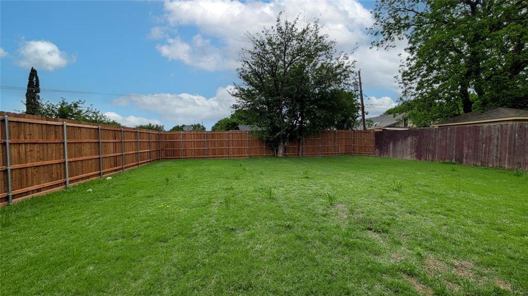 Exterior details and patio area of a home in , Grand Prairie (Image 22).